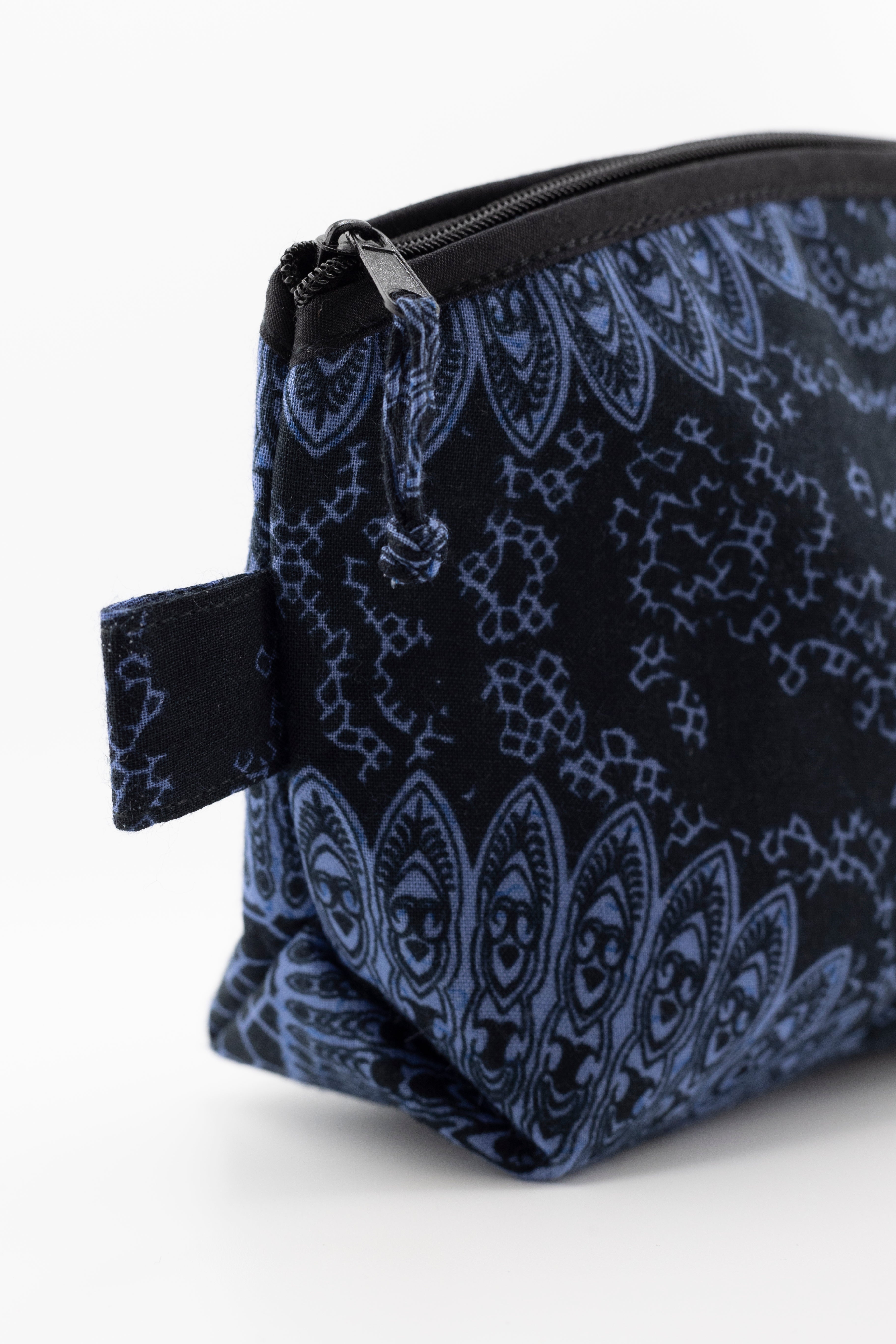 Mandala notturno per borsa cosmetica