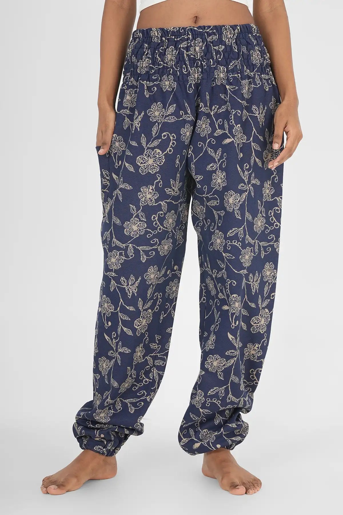 Pantalones harén cálidos para estar en casa, flores silvestres azul profundo
