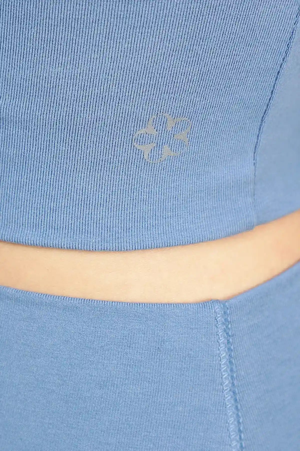 Fuggi da Hannah Bralette in un porto tranquillo