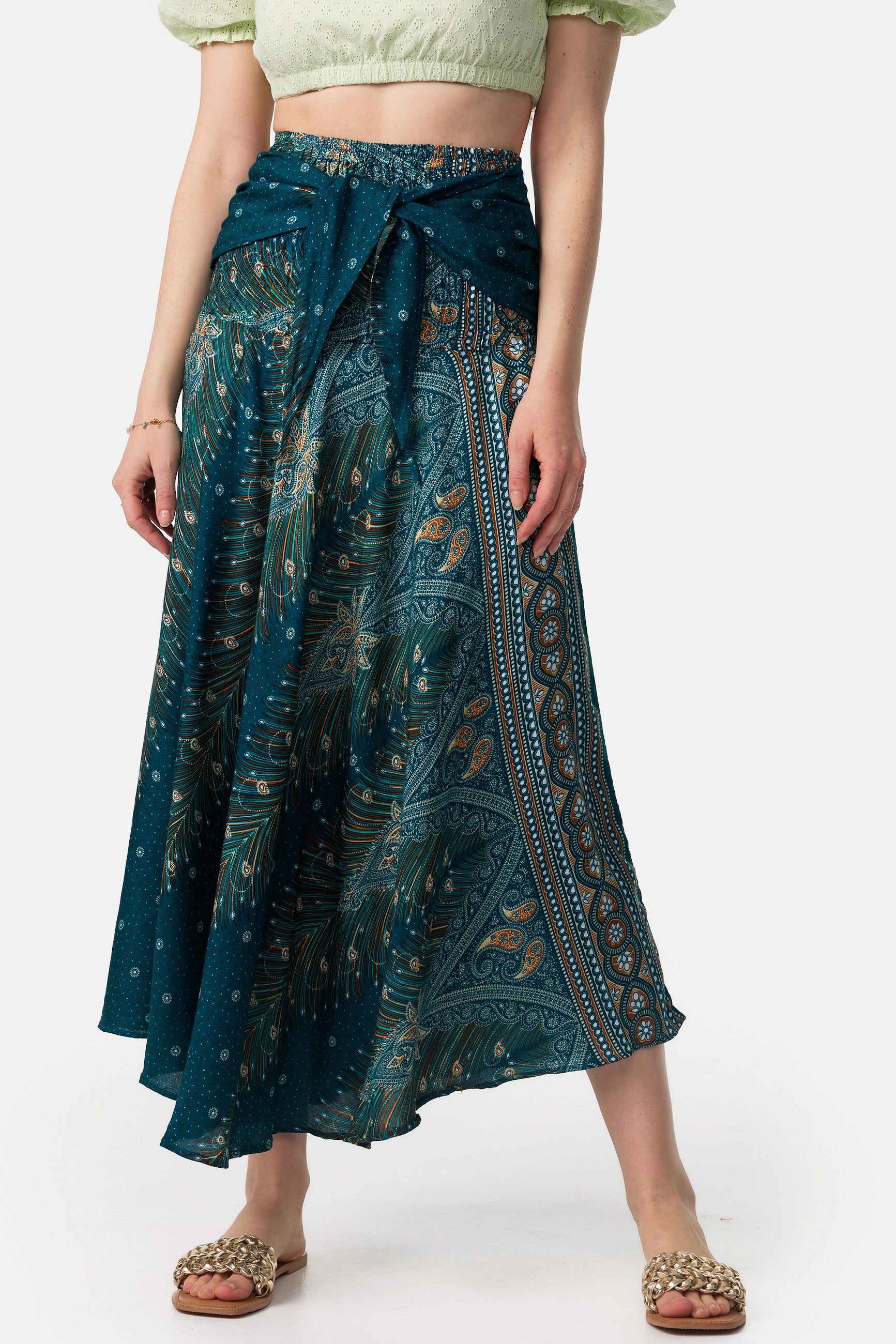 Rockkleid zum Rock gebunden close-up von vorne