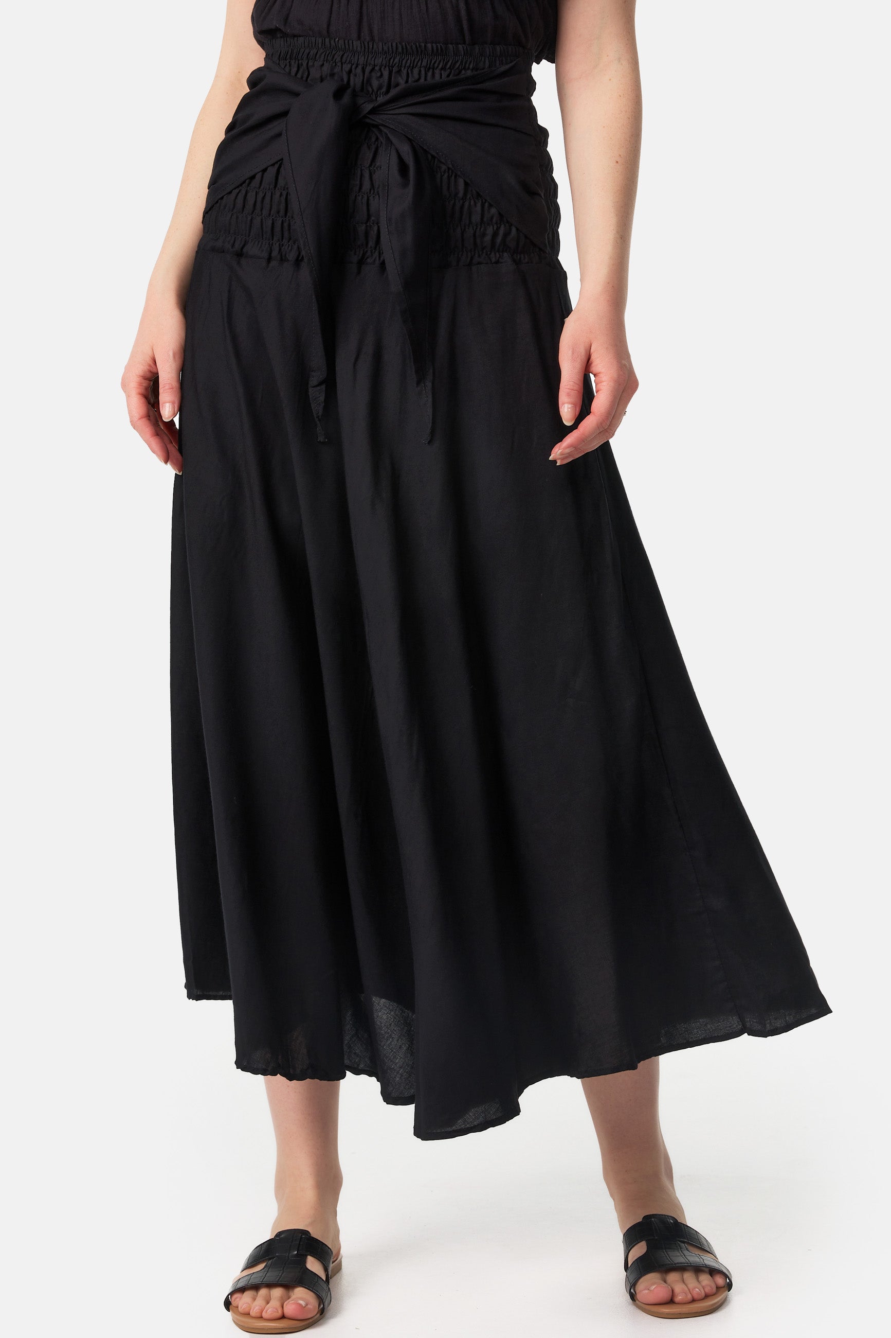 Rockkleid zum Rock gebunden close-up von vorne
