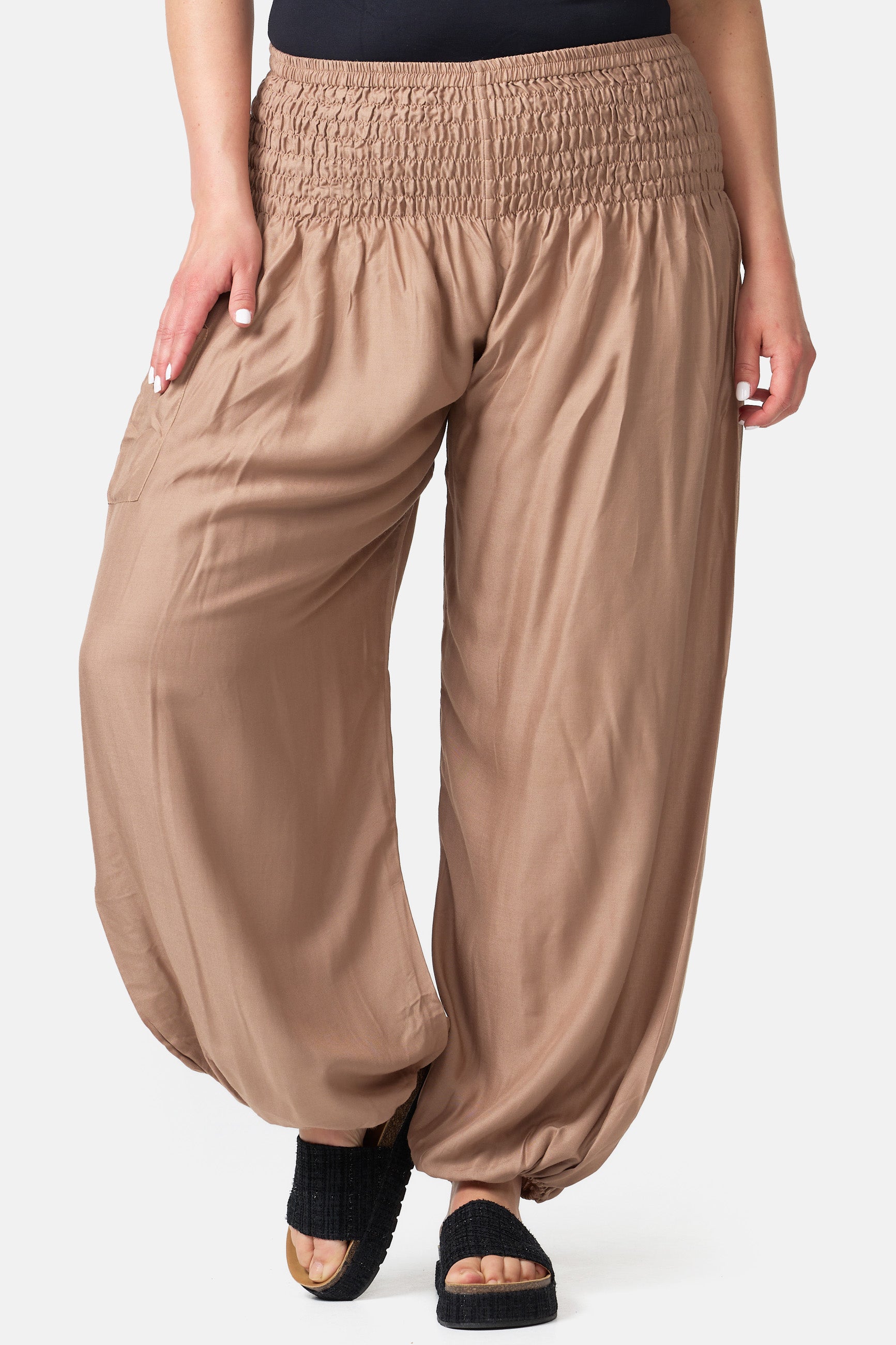 Haremshose Beige Plus Size Vorderansicht close-up