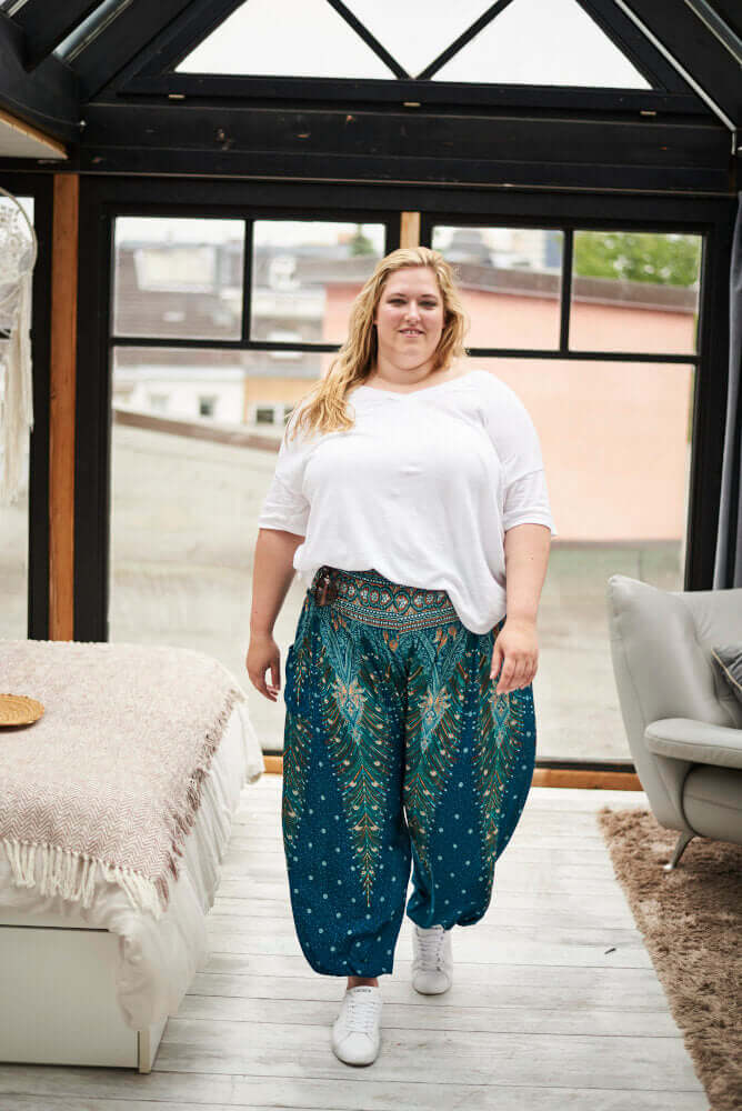 Frau in Haremshose Orientalisches Meer Plus Size von vorne