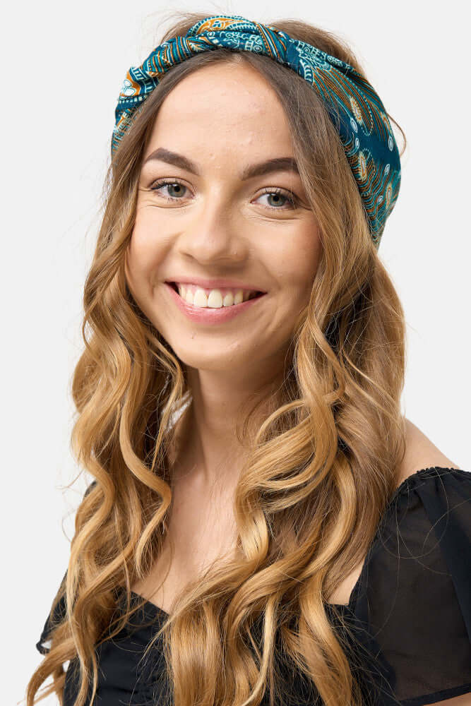 Frontalansicht des grün gemusterten Bandana