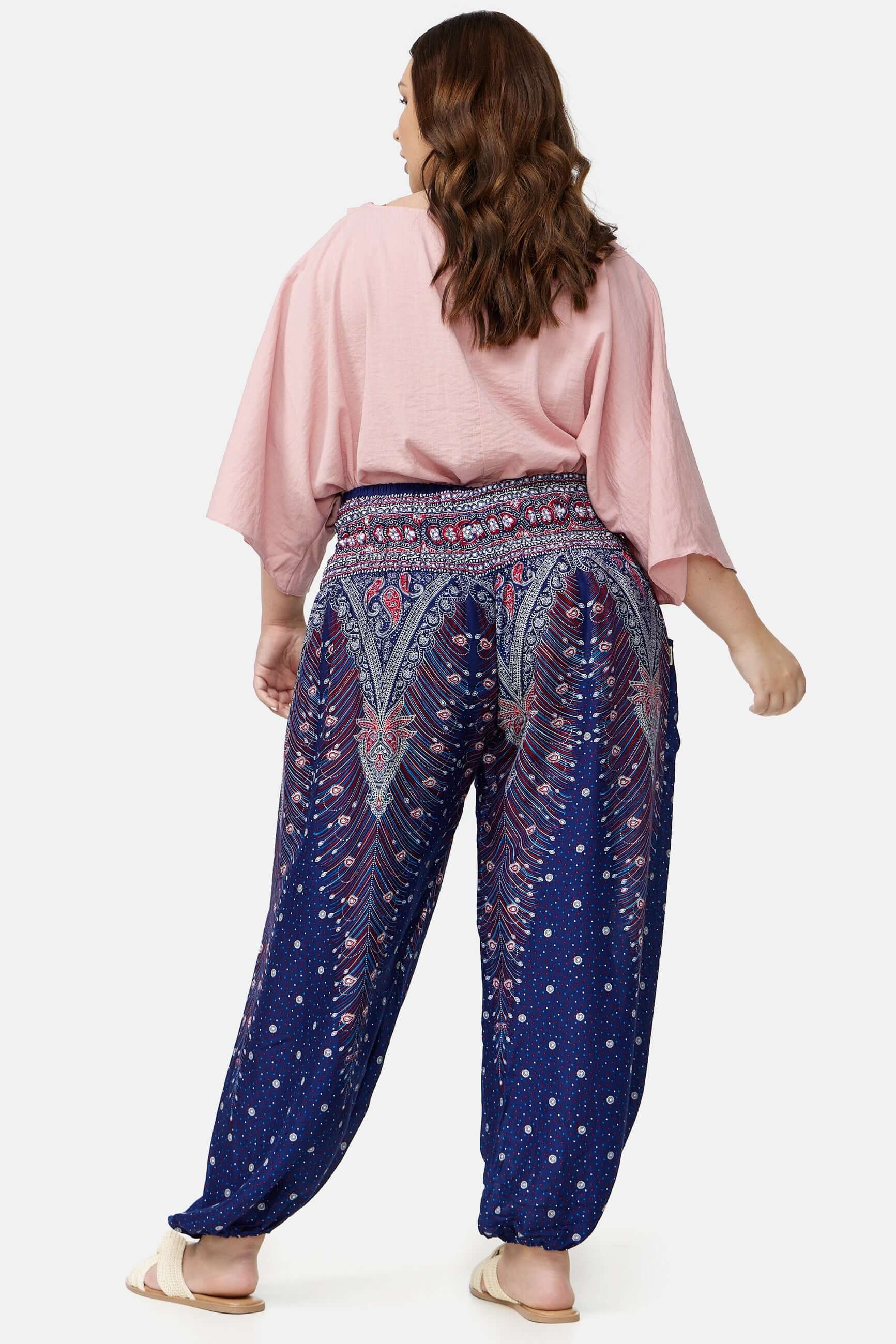 Frau in Haremshose Orientalische Nacht Plus Size von hinten