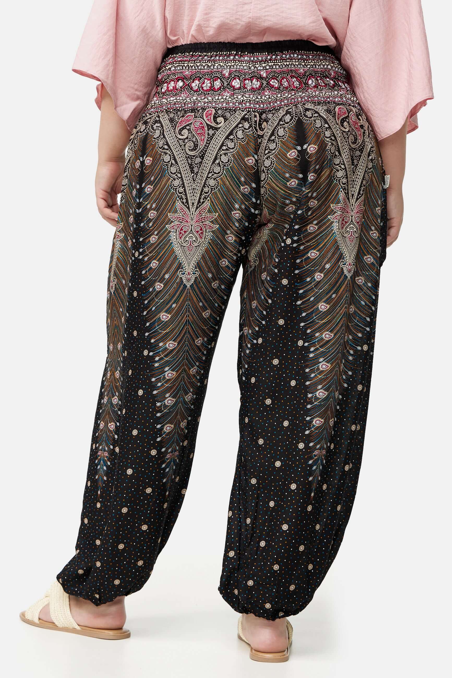 Schwarz-bunte Haremshose Orientalisches Universum Plus Size von hinten close up