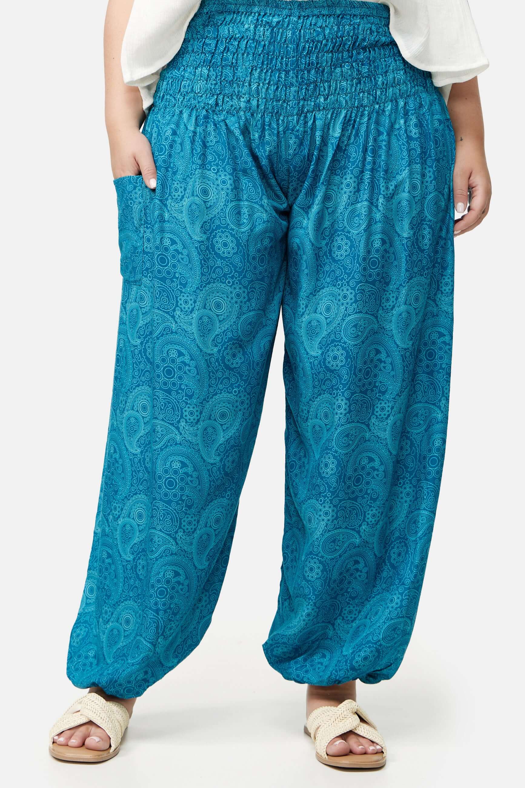Haremshose Türkise Ornamente PLus Size Version close-up von vorne