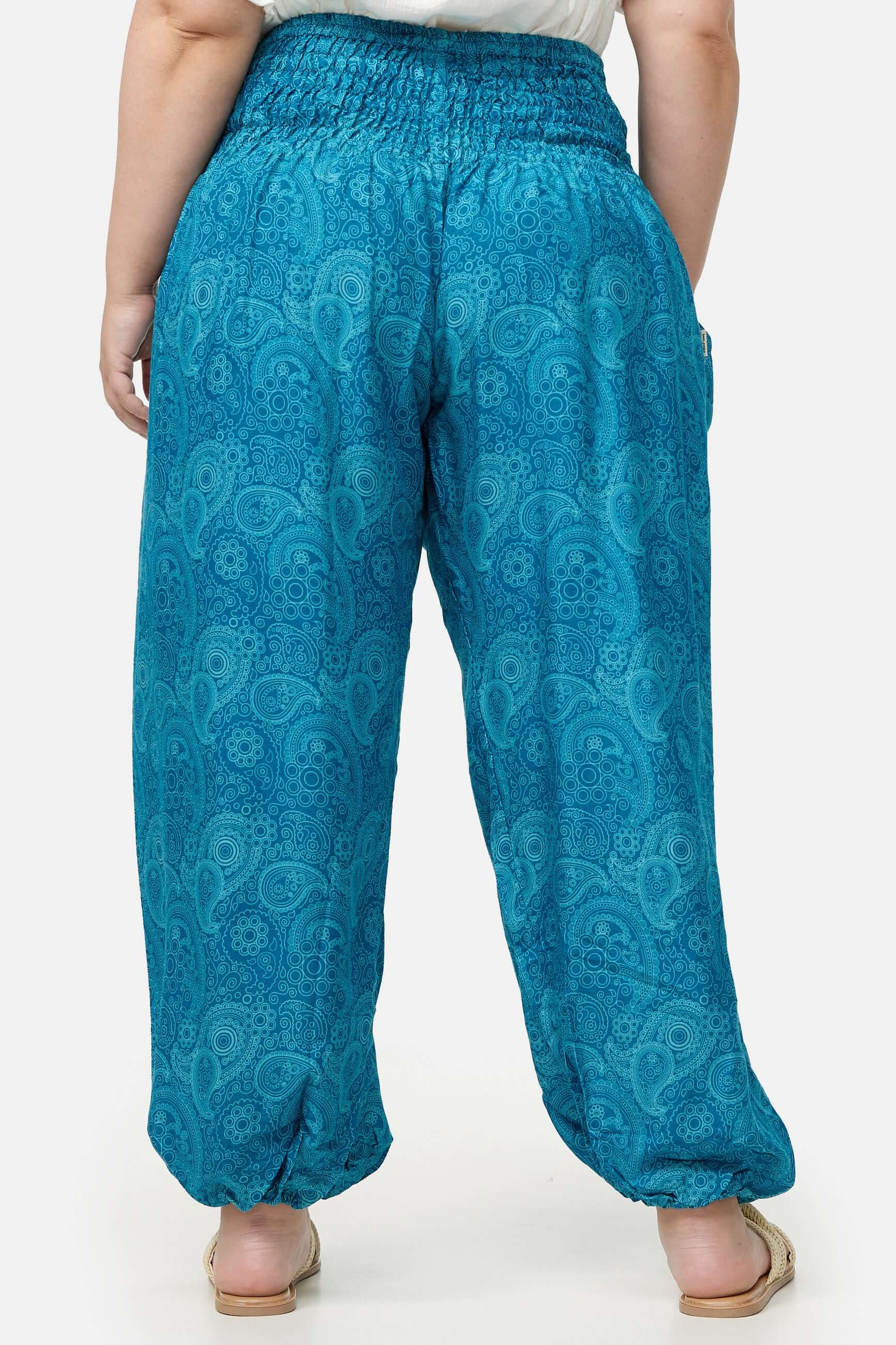 Haremshose Türkise Ornamente PLus Size Version close-up von hinten