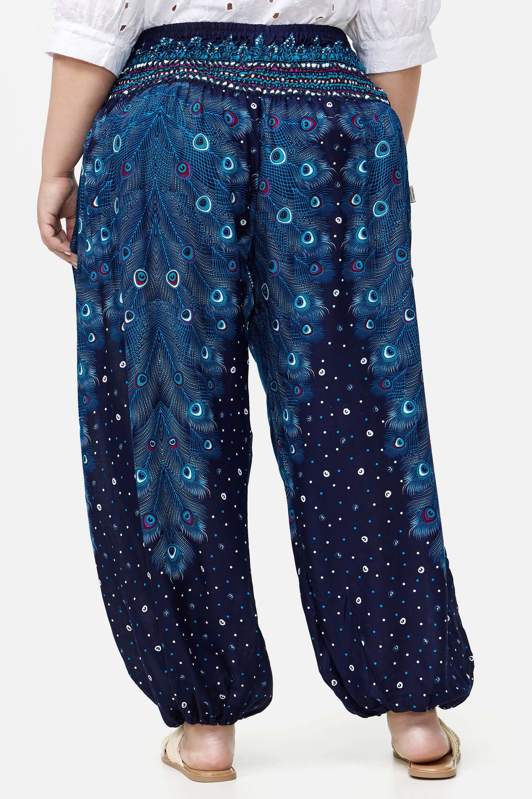 Haremshose Blaues Pfauenauge Plus Size von hinten close-up