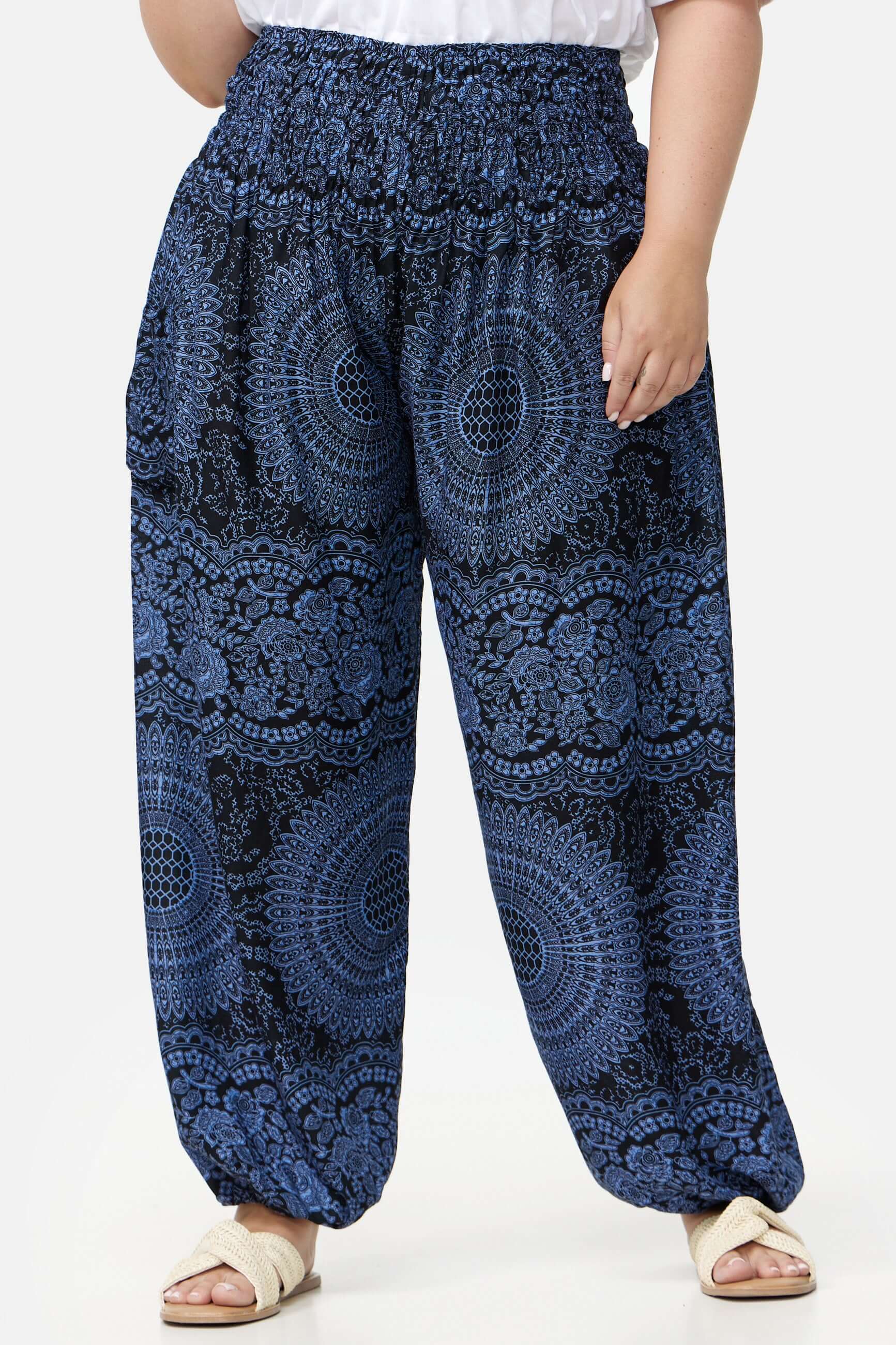 Haremshose Nacht Mandala Plus Size von vorne close-up