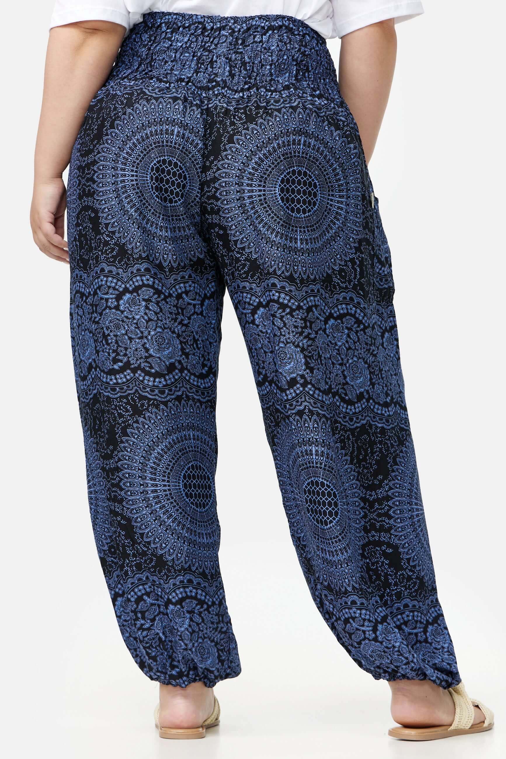 Haremshose Nacht Mandala Plus Size von hinten close-up