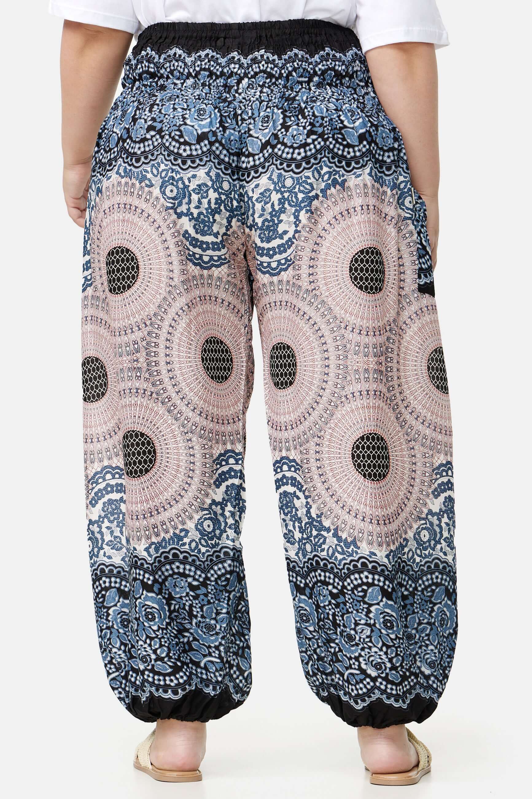 Haremshose Aquarell Mandala Plus Size close-up Rückansicht