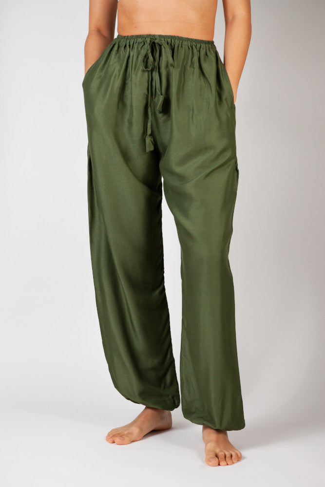 Frontalansicht Olive Chillerhose