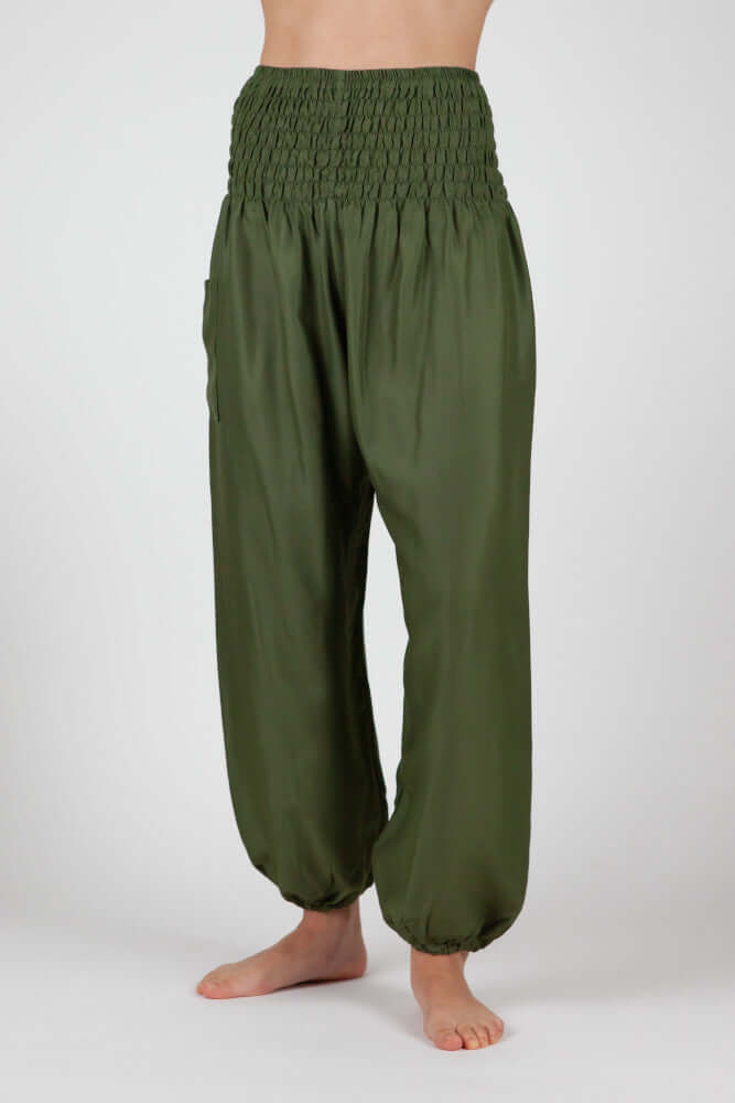 Frontalansicht Haremshose Olive Short Version
