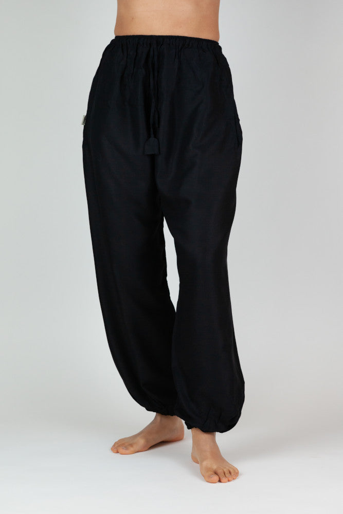 Frontalansicht Schwarze Chillerhose