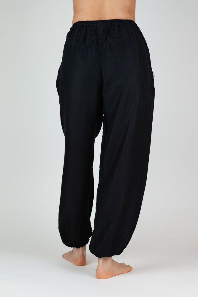Rückansicht Schwarze Chillerhose