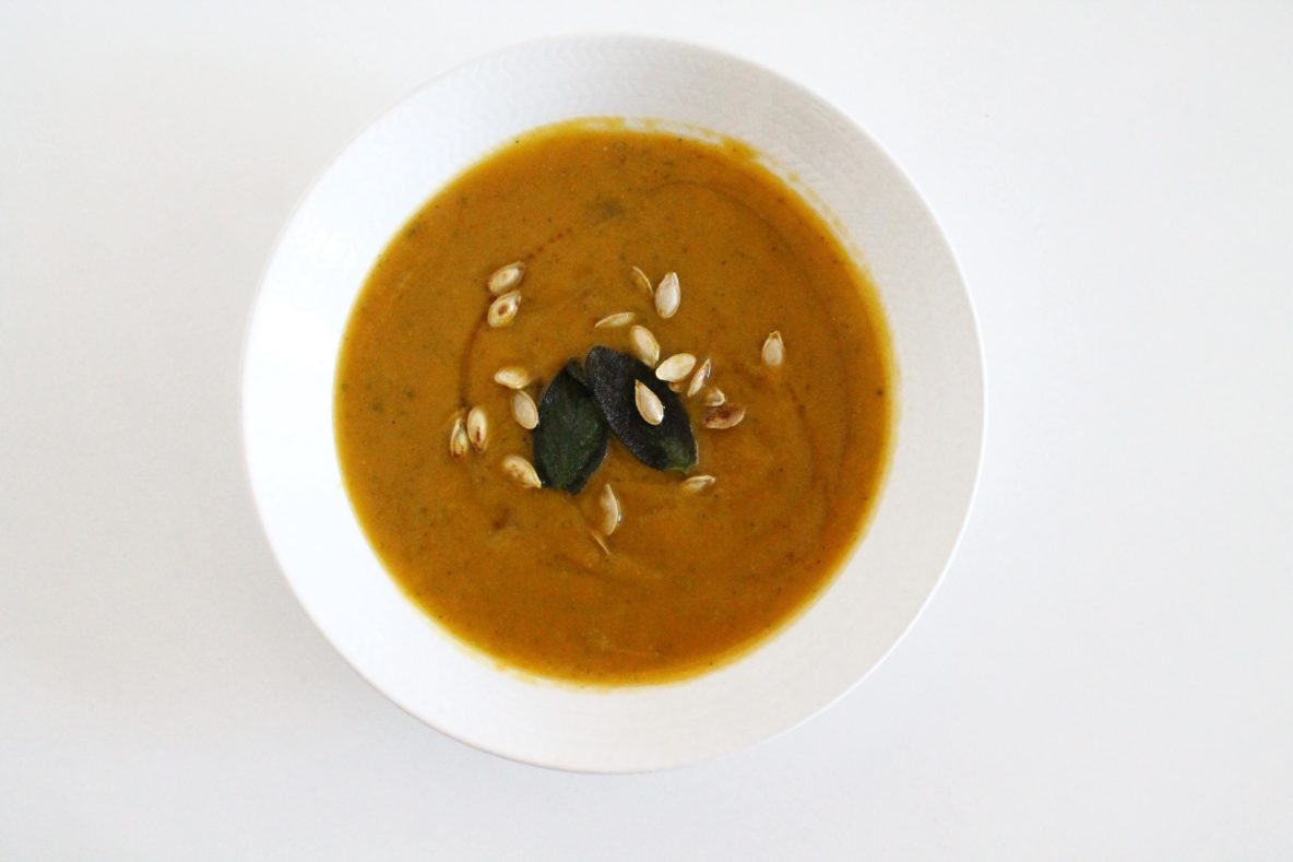 Pumpkin soup with sage and maple syrup (vegan) Pumpkin soup with sage and maple syrup (vegan)