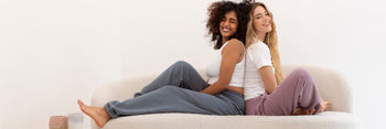 Cozy Couch Zwei Frauen Haremshose-1800x600.jpg