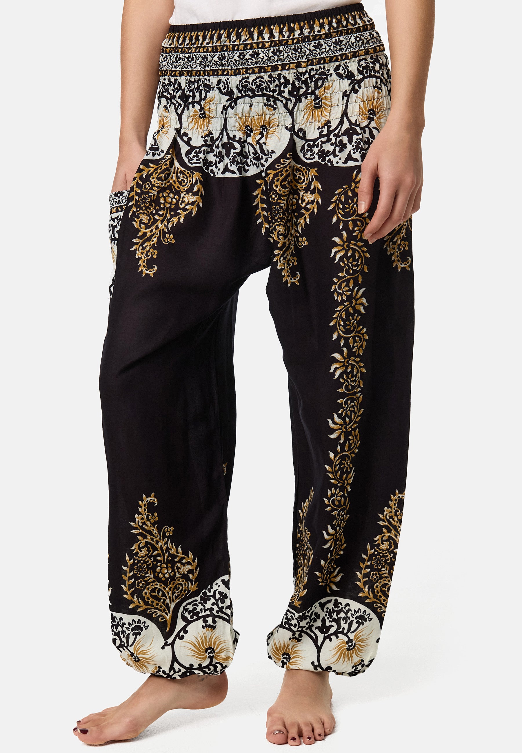 Harem Pants Magnificent Sea of ​​Flowers Short Version