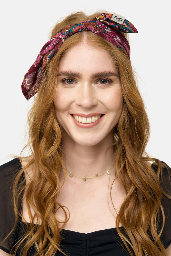 Frontalansicht des orange-schwarz gemusterten Bandana