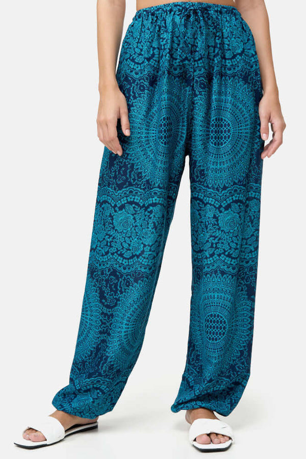 Chillerhose Türkises Mandala Frontal close-up