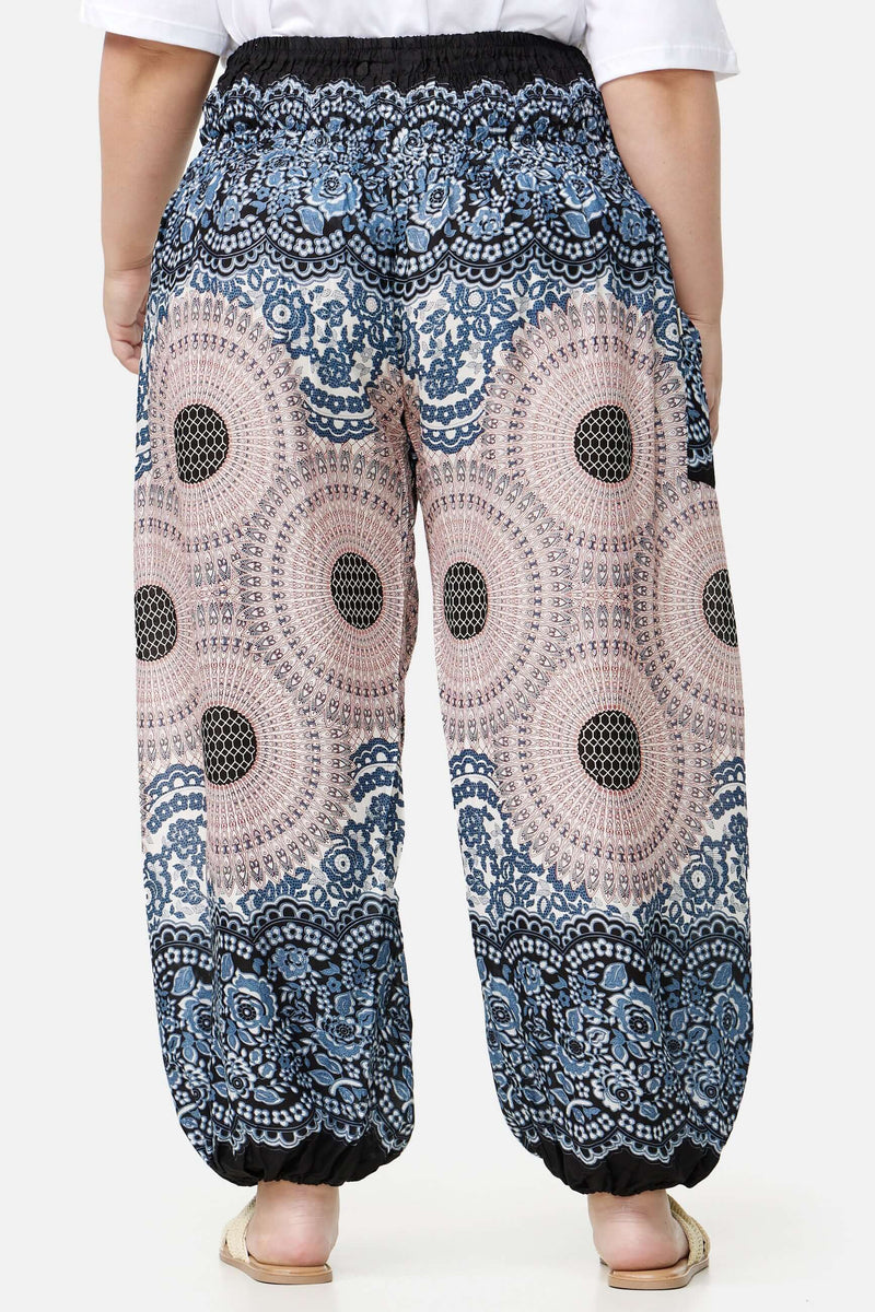 Haremshose Aquarell Mandala Plus Size close-up Rückansicht