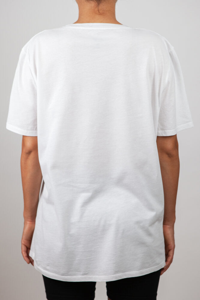 Rückansicht des weißen T-Shirts